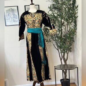 Palestine velvet vintage thobe